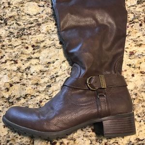 Tall brown boots with buckle